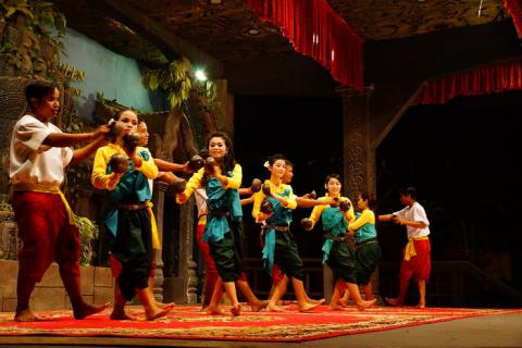 Robam Kuos Traloak (Coconut Dance)